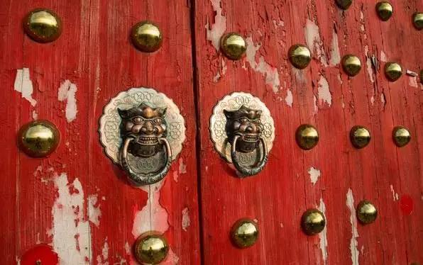 絲綢千里系，文化國品強(qiáng)，沉寂千年墨，綻放中國紅！