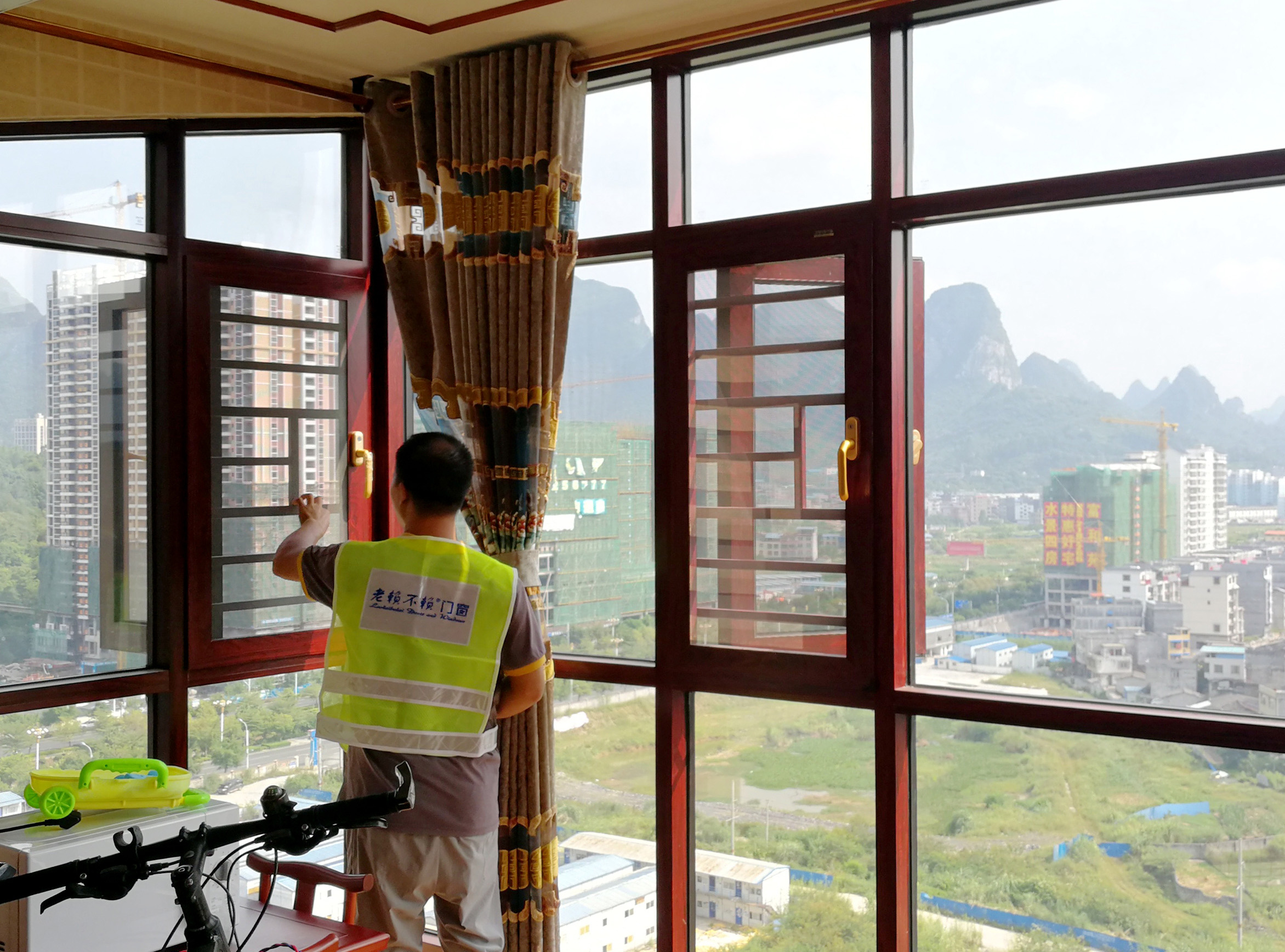 若想門窗“長久好”，清潔保養(yǎng)不可少！