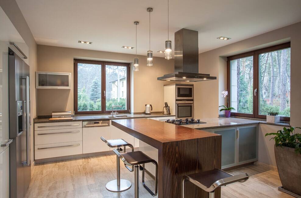 鋁合金門(mén)窗廠家發(fā)展多元化市場(chǎng)面臨競(jìng)爭(zhēng)新挑戰(zhàn)